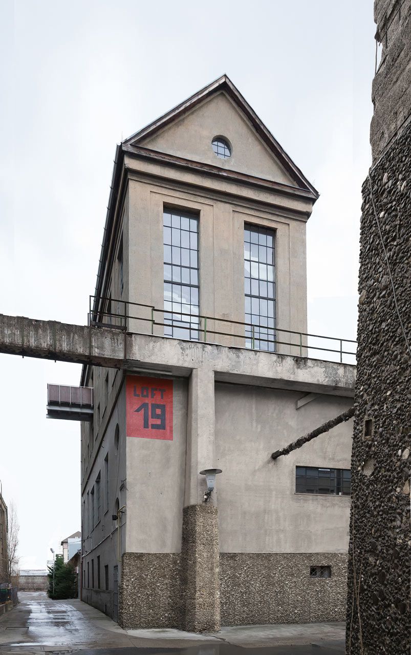 Loft 19 : Une usine d\'arme devient une maison moderne Loft 19 : Une usine d\'arme devient une maison moderne