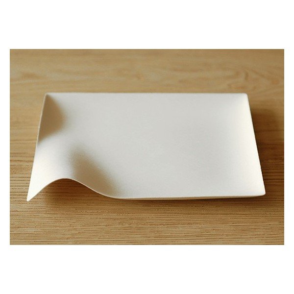 Assiette design : Le set d'assiettes carrées Kaku by Schinishiro Ogata Assiette design : Le set d'assiettes carrées Kaku by Schinishiro Ogata
