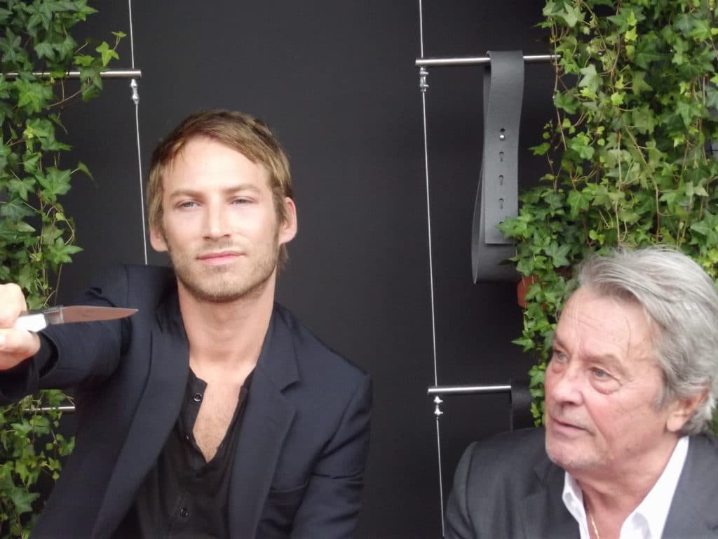 Rencontre avec Alain Delon et Ora Ito pour Laguiole Rencontre avec Alain Delon et Ora Ito pour Laguiole