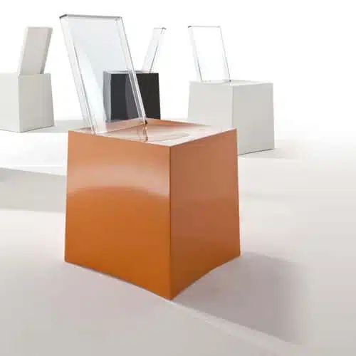 La chaise Miss Less by Philippe Starck La chaise Miss Less by Philippe Starck