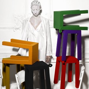 Fernando Brizio imagine Handle : des tabourets colorés d'appoint simples et solides Fernando Brizio imagine Handle : des tabourets colorés d'appoint simples et solides