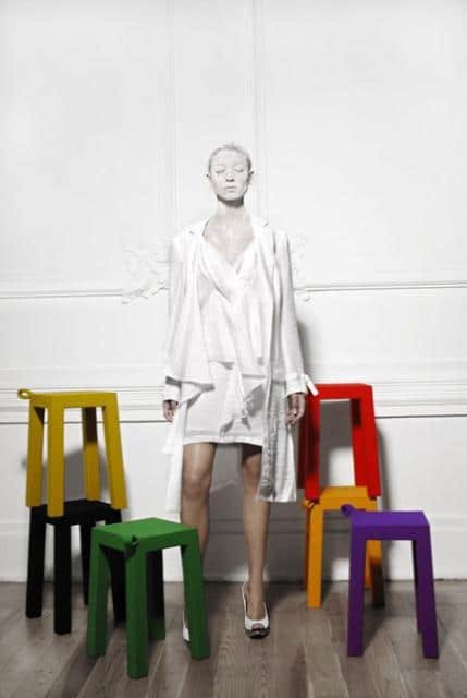 Fernando Brizio imagine Handle : des tabourets colorés d'appoint simples et solides Fernando Brizio imagine Handle : des tabourets colorés d'appoint simples et solides
