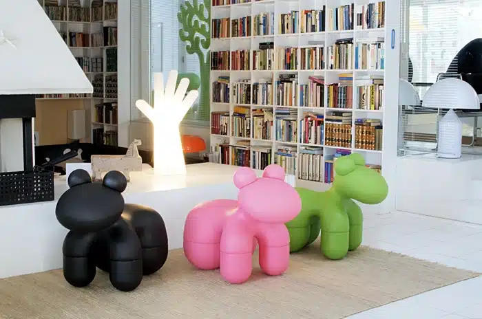 Les sculptures Pony by Eero Aarnio Les sculptures Pony by Eero Aarnio