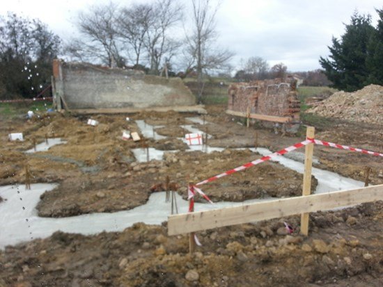 Chantier d'une maison en bois avec remplissage chaux chanvre et fibre de bois avec HEPOC Chantier d'une maison en bois avec remplissage chaux chanvre et fibre de bois avec HEPOC