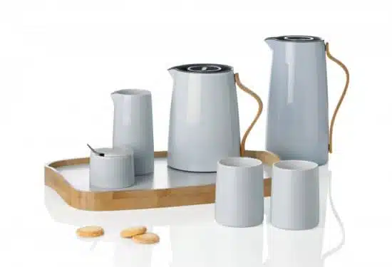 Le plateau Emma by Sebastian Holmbäck et Ulrik Nordentoft