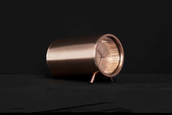 20 horloges design pour décorer vos murs Tube Clock