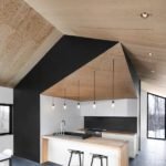 Décoration cuisine noir blanc bois