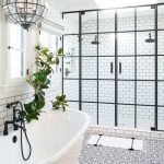 idées déco de salle de bain en noir et blanc