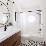 idées déco de salle de bain en noir et blanc