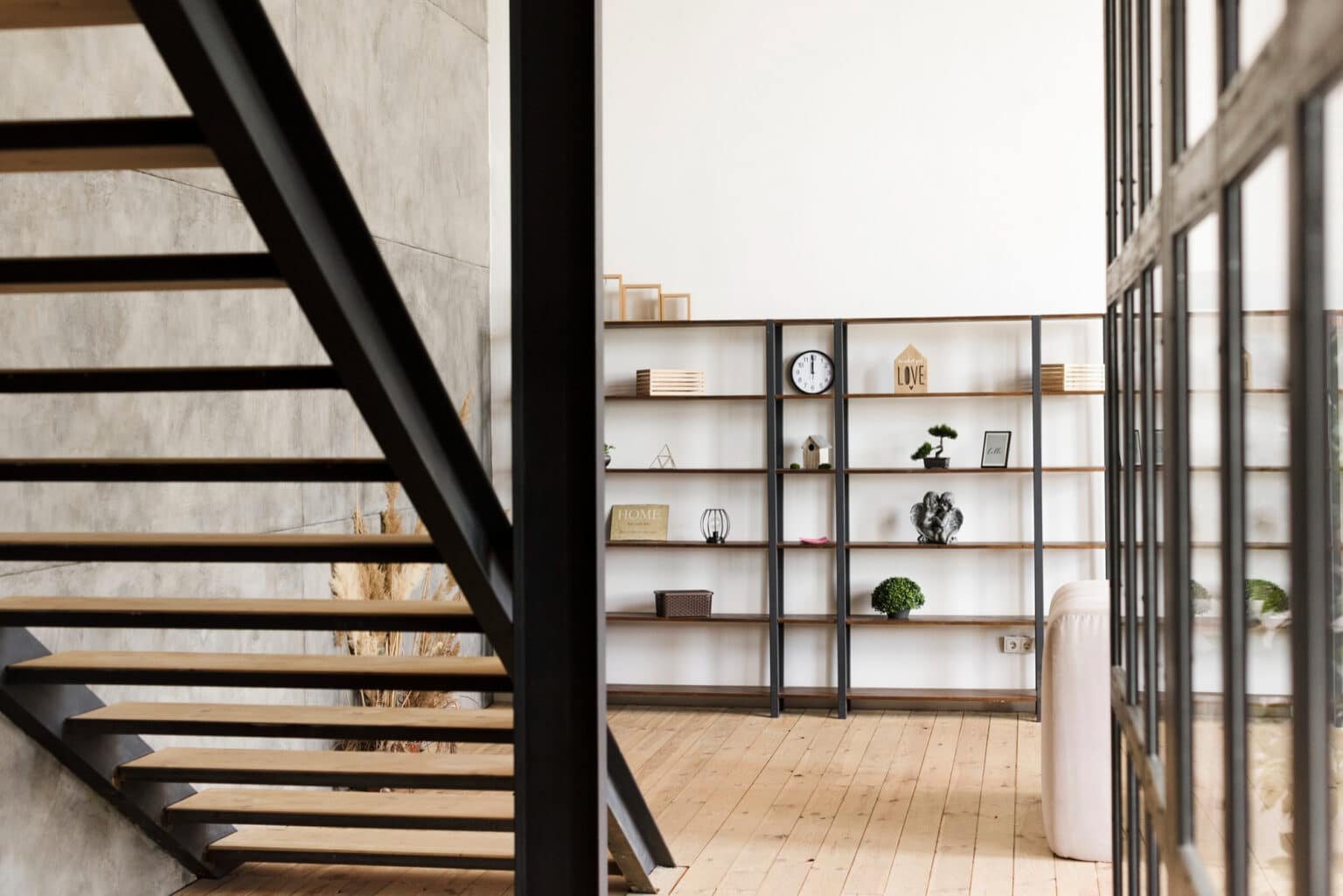 Cet appartement milanais mélange deux styles que tout oppose (et le résultat est sublime)