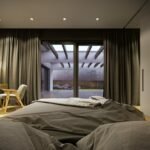 maison contemporaine aux couleurs automnales