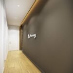 maison contemporaine aux couleurs automnales