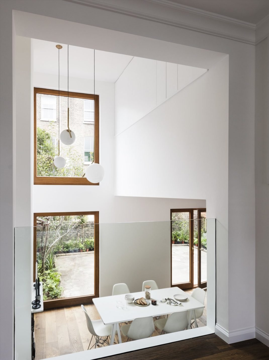 Amos Goldreich Architecture rénove une maison familiale londonienne