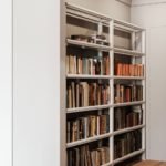 Les couleurs neutres font de cet appartement une oasis de tranquillité