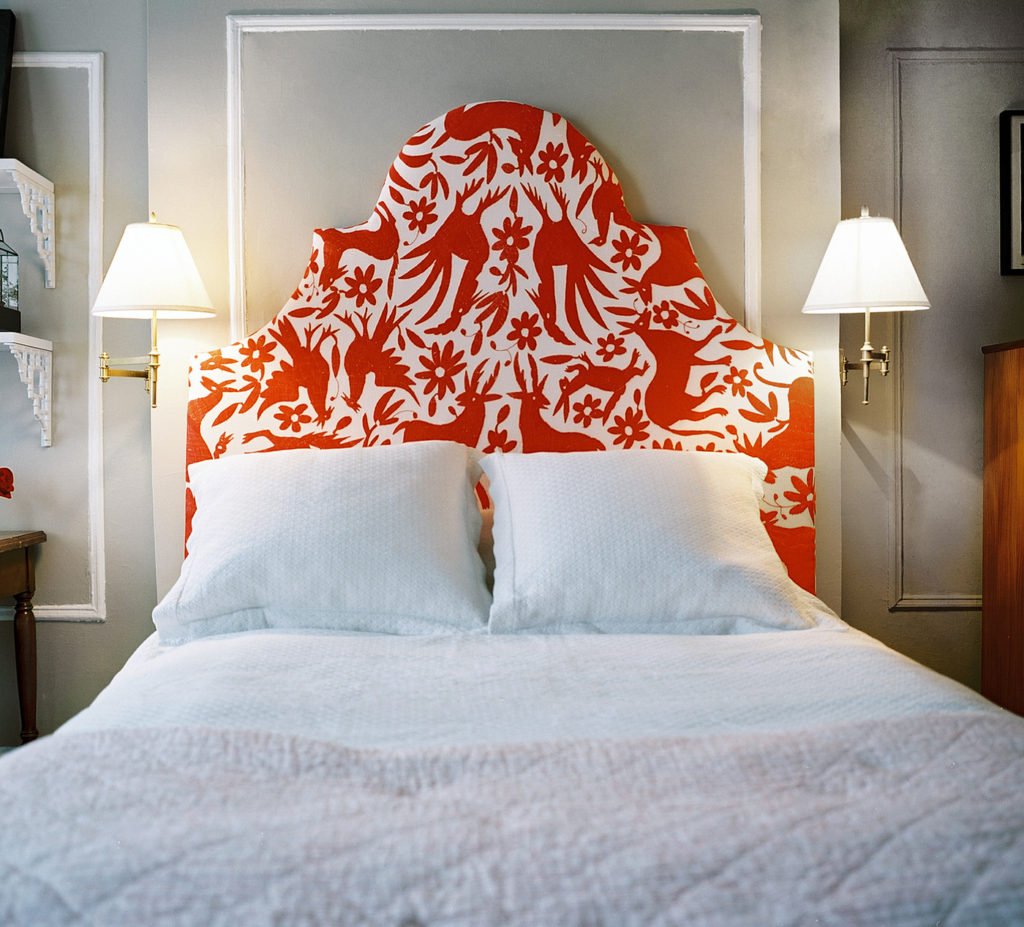 Des têtes de lit créatives toutes rouges Têtes de lit créatives la couleur rouge
