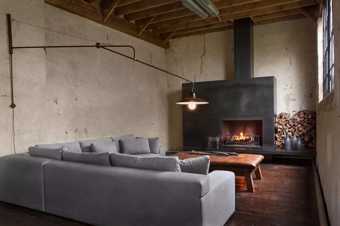 Ce loft rustique réveil la beauté passée de ce bâtiment industriel