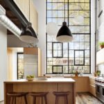 Murdock Solon dévoile la nouvelle décoration légère et aérée de cette maison de Clinton Hill