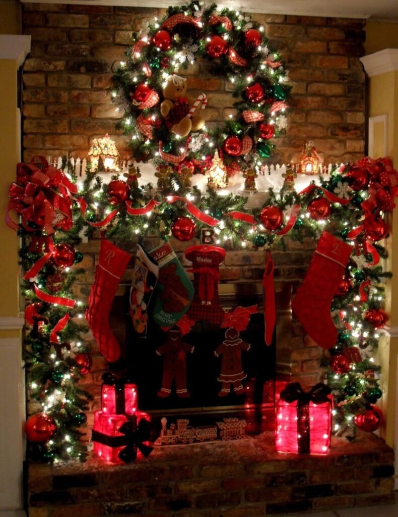 Décorer sa cheminée à Noël la démesure
