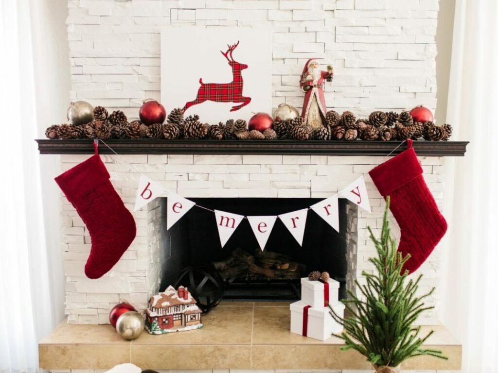 Décorer sa cheminée à Noël le rouge