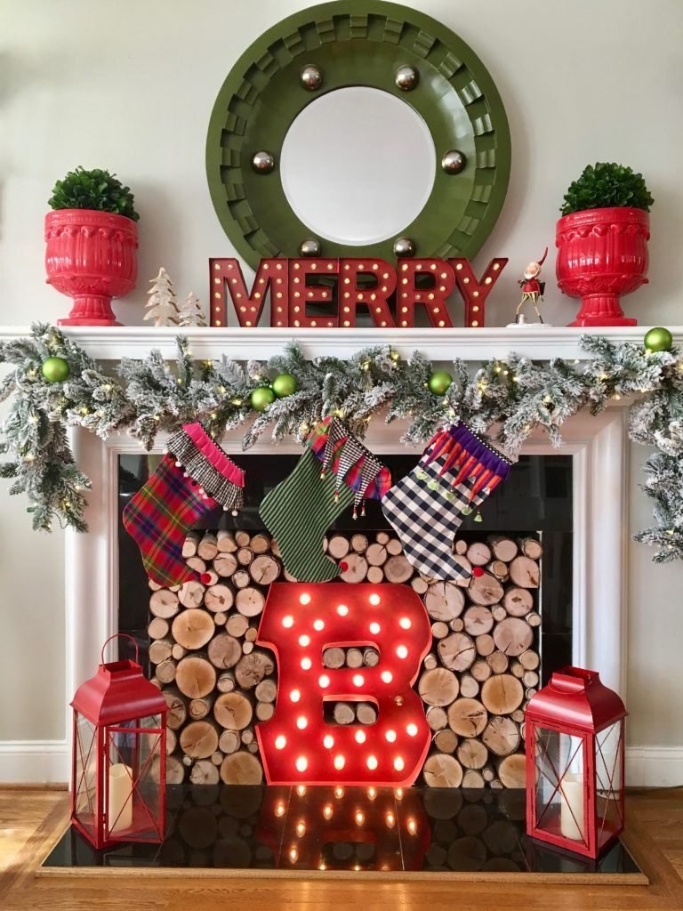  Décorer sa cheminée à Noël les classiques