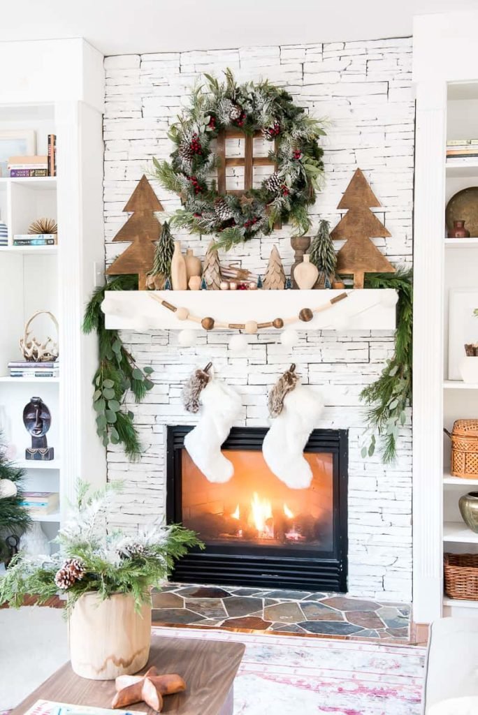 Décorer sa cheminée à Noël le blanc