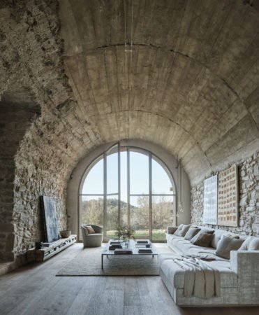 Joan Lao Design Studio dévoile la rénovation de cette ferme centenaire