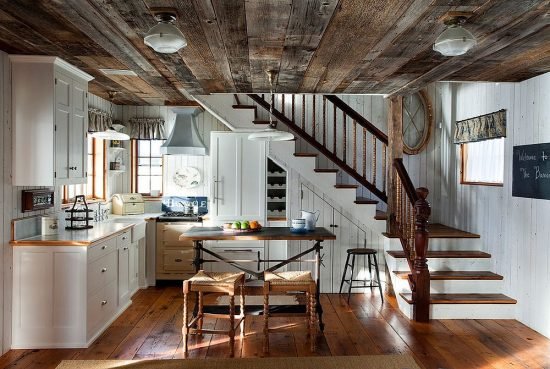 Un plafond en bois dans la cuisine chaleur et élégance garantie