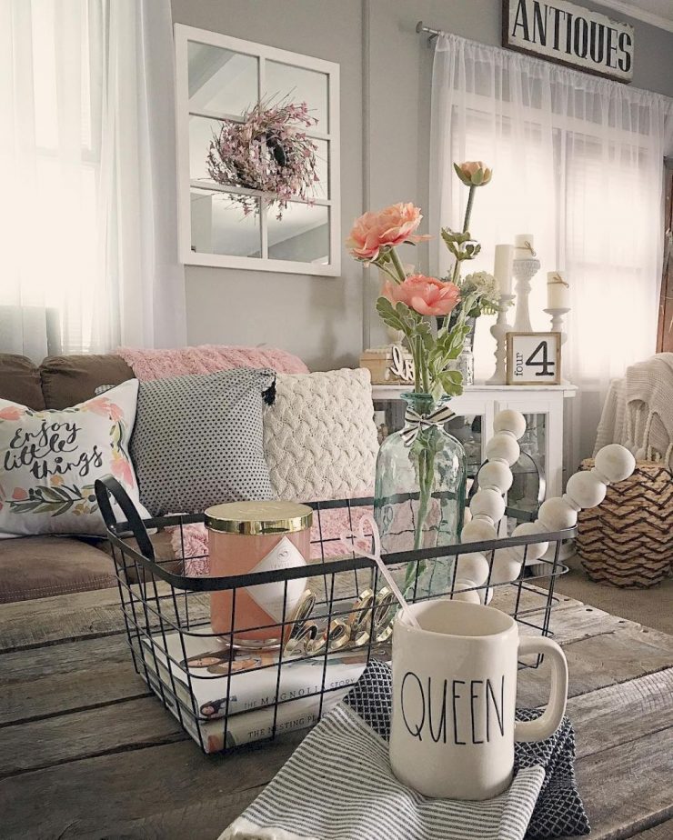 Une décoration cottage féminine pour changer votre salon