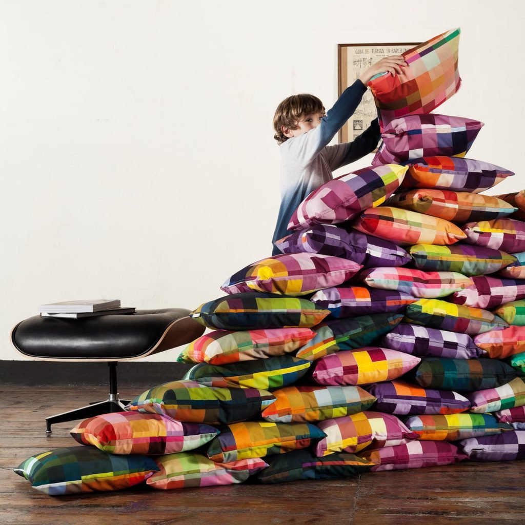5 coussins décoratifs à installer chez vous