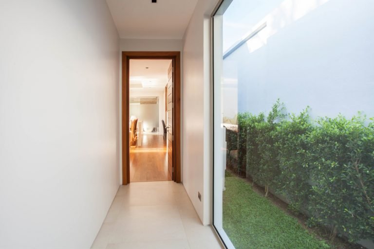 La lumière est fondamentale pour décorer un couloir La lumière est fondamentale pour décorer un couloir