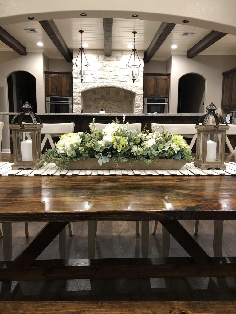 Des centres de table avec des lanternes Des centres de table avec des lanternes