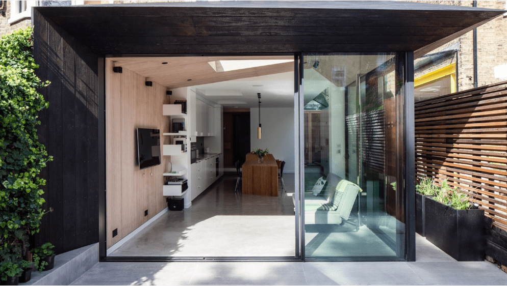 La durabilité naturelle du bois brulé convient parfaitement à l'extérieur 