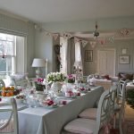 21 idées pour décorer votre salle à manger à Noël avec une touche festive 4