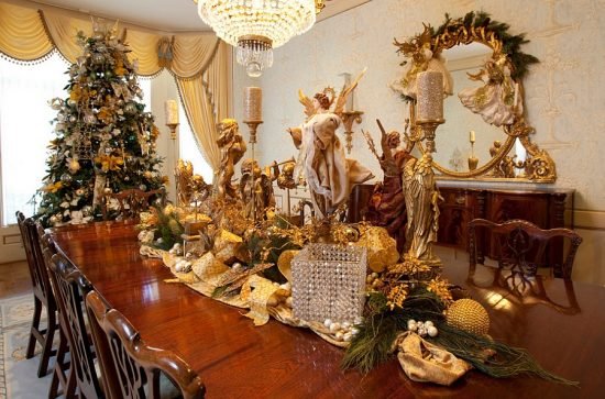 Tout miser sur le sapin pour décorer votre salle à manger à Noël