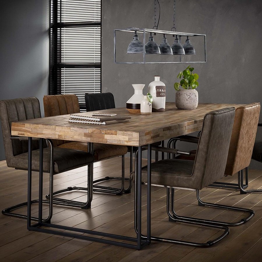 La taille de la table à manger