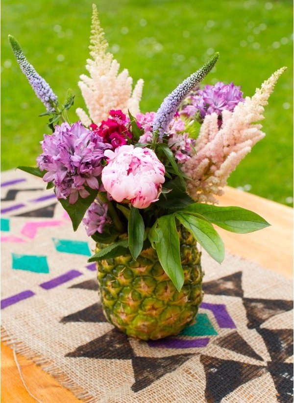Une composition florale avec un ananas 1 Une composition florale avec un ananas 1