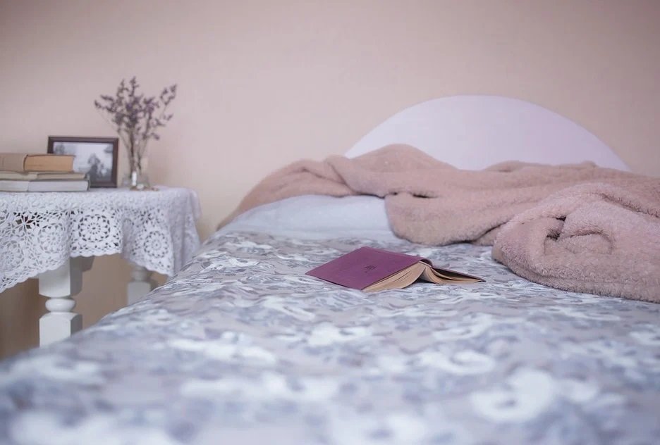 Rangement sous le lit