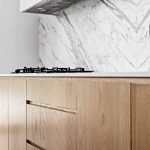 Des cuisines contemporaines polies boisées et blanches 3