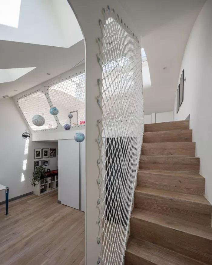 Des rampes d'escalier résille