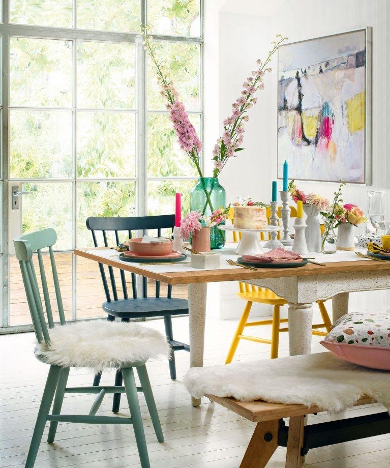 Superposez les couleurs pour une table époustouflante