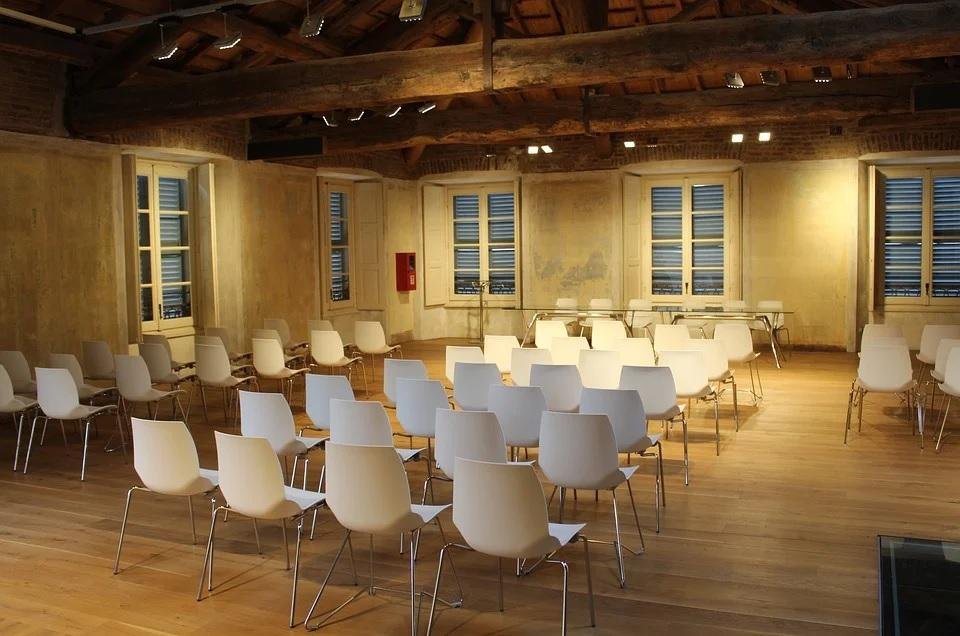 Le confort des chaises pour une salle de conférence