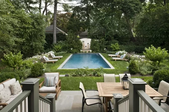 15 idées de décoration autour de la piscine pour une oasis dans le jardin