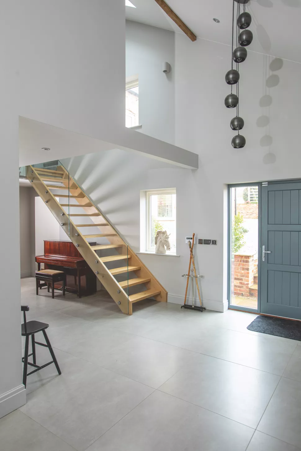 Choisissez un escalier en verre pour une entrée claire et ouverte Choisissez un escalier en verre pour une entrée claire et ouverte