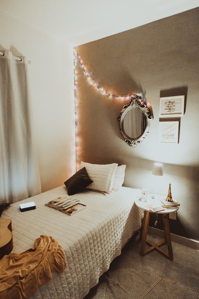 Une lumière chaude pour une ambiance chaleureuse dans un espace cocooning Une lumière chaude pour une ambiance chaleureuse dans un espace cocooning