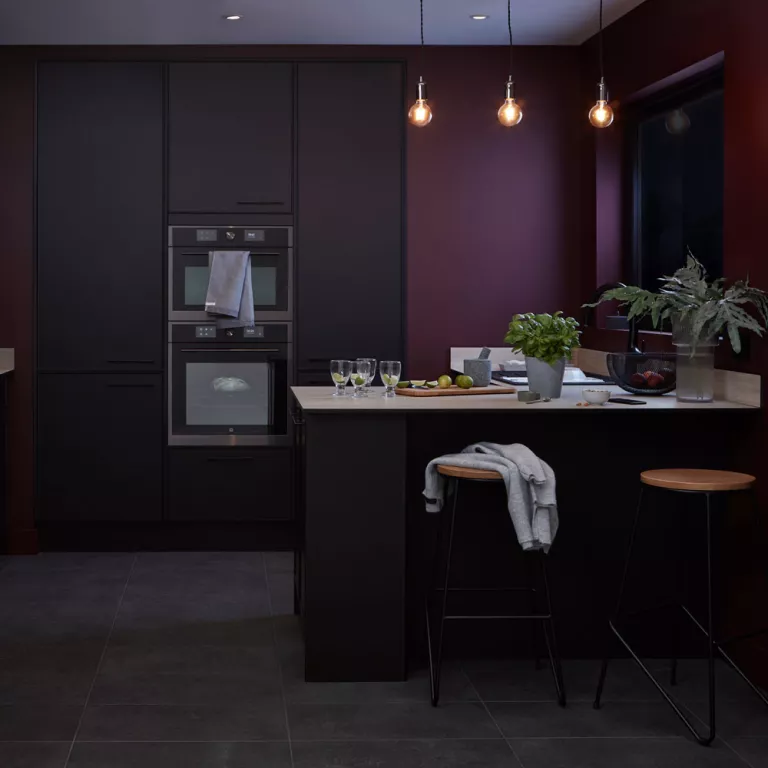 Adoptez l'obscurité totale dans votre cuisine noire