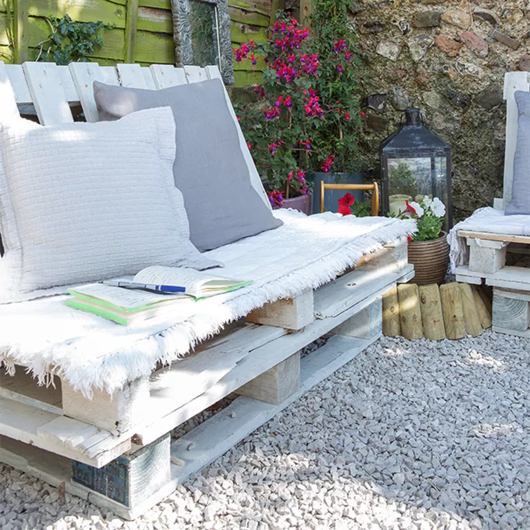 Comment attacher les palettes ensemble pour créer votre mobilier Comment attacher les palettes ensemble pour créer votre mobilier
