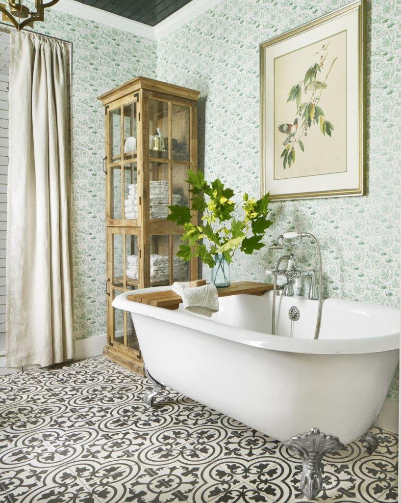 Ajouter une touche personnelle avec du papier peint pour salle de bain 1
