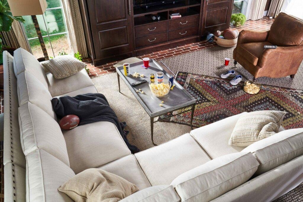 Choisir le canapé sans oublier de tester les coussins d'assise Choisir le canapé sans oublier de tester les coussins d'assise