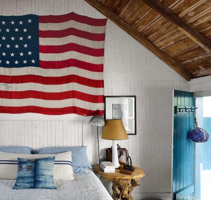 La chambre à coucher un clin d'œil au passé avec un drapeau centenaire La chambre à coucher un clin d'œil au passé avec un drapeau centenaire