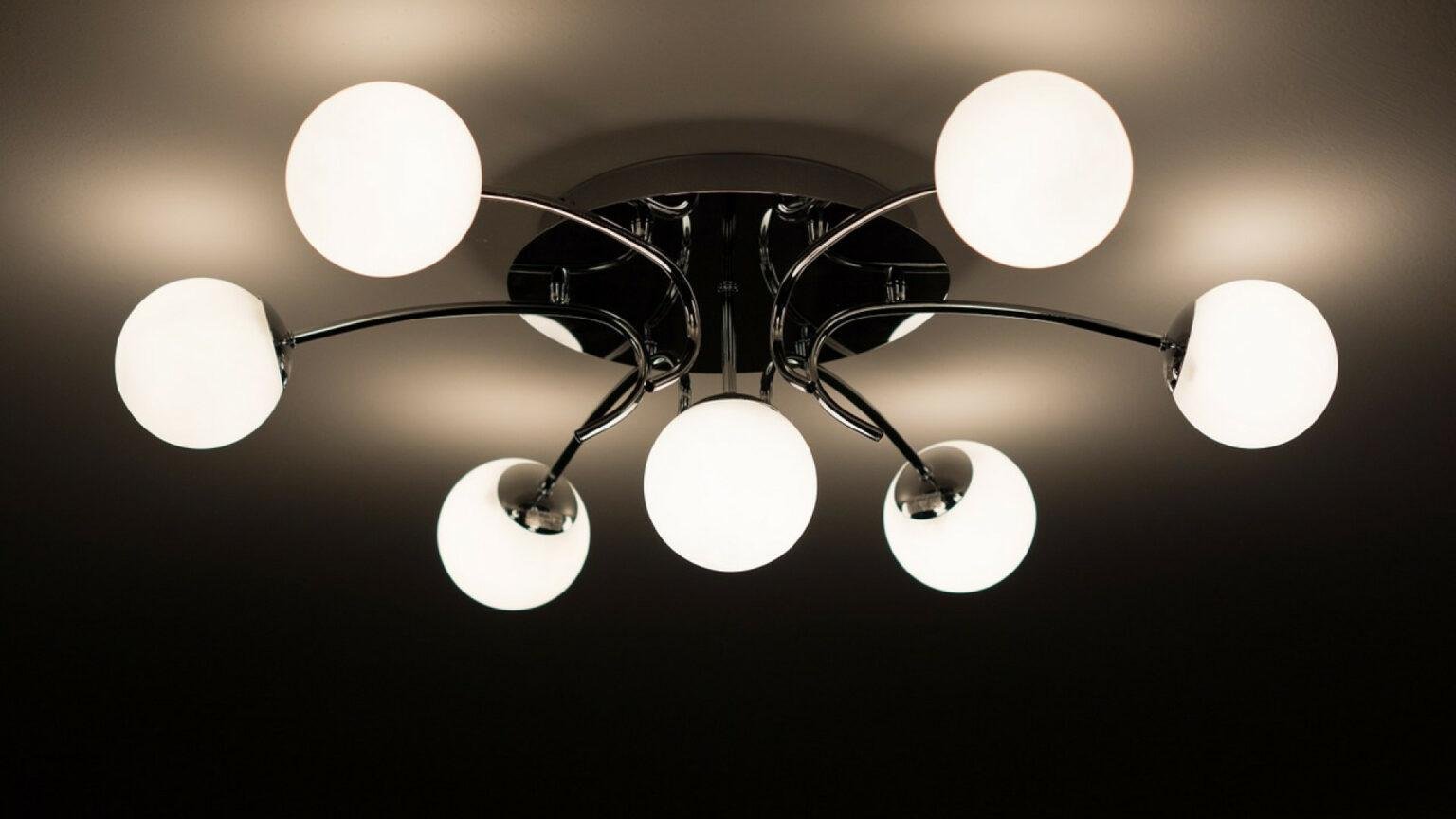Quelle est la hauteur idéale pour une suspension de luminaire au-dessus d’une table à manger